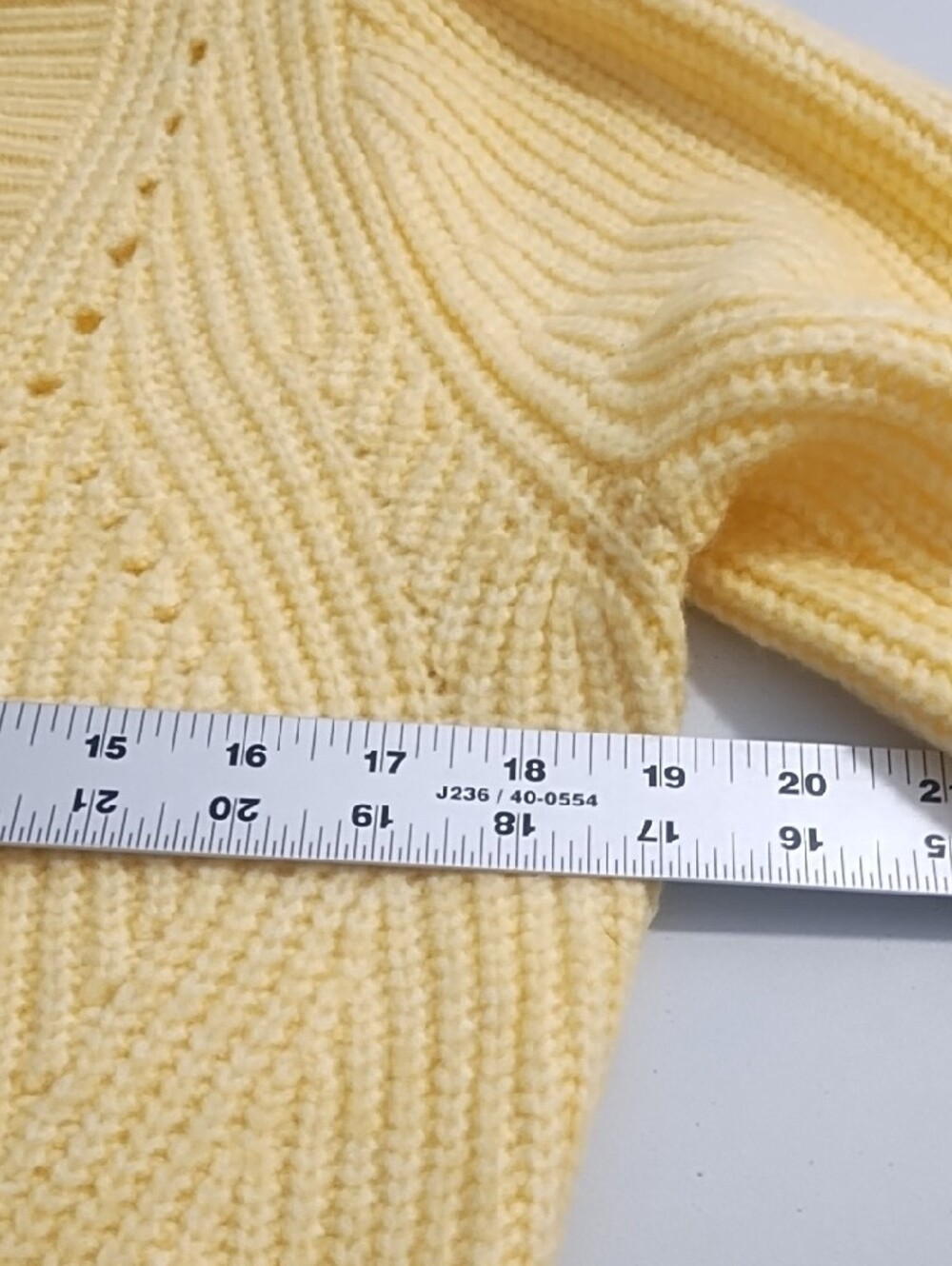 🐝Soft Yellow V‑Neck Honry Bee Button Cardigan Sweater Size Medium🐝 - Picture 5 of 10
